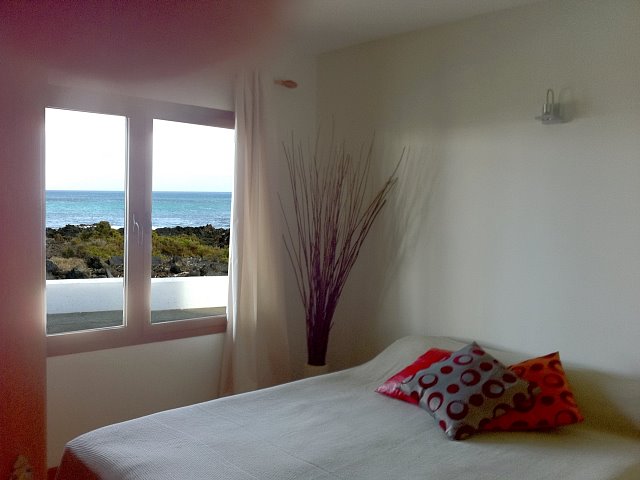 Dormitorio con vistas al mar