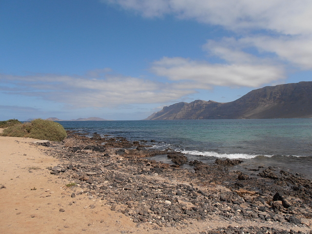 Playa de Famara delante de la casa